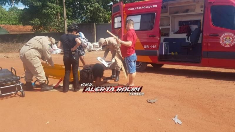 Mulher é socorrida após acidente de trânsito no bairro Olímpico em Rolim de Moura Mulher é socorrida após acidente de trânsito no bairro Olímpico em Rolim de Moura