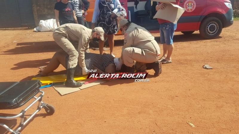 Mulher é socorrida após acidente de trânsito no bairro Olímpico em Rolim de Moura Mulher é socorrida após acidente de trânsito no bairro Olímpico em Rolim de Moura