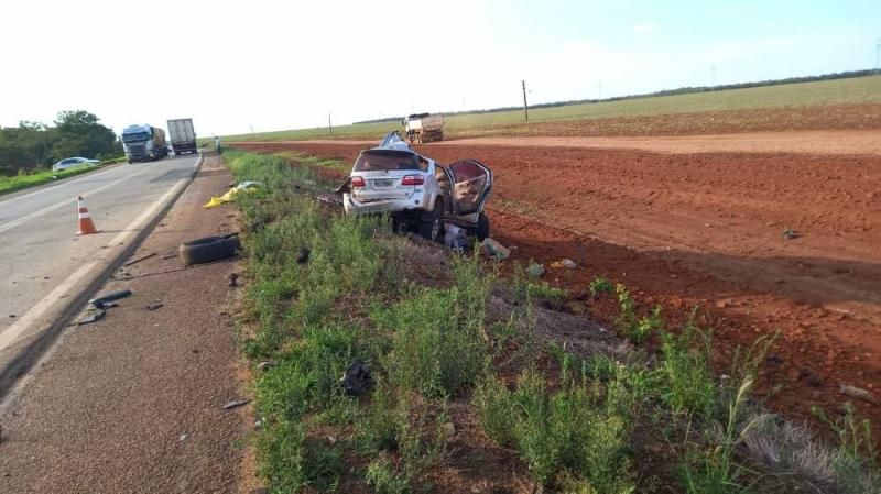 Ambulância que trazia pacientes de Comodoro para Vilhena é atingida por caminhonete na BR 174; mais de 10 pessoas morreram Ambulância que trazia pacientes de Comodoro para Vilhena é atingida por caminhonete na BR 174; mais de 10 pessoas morreram