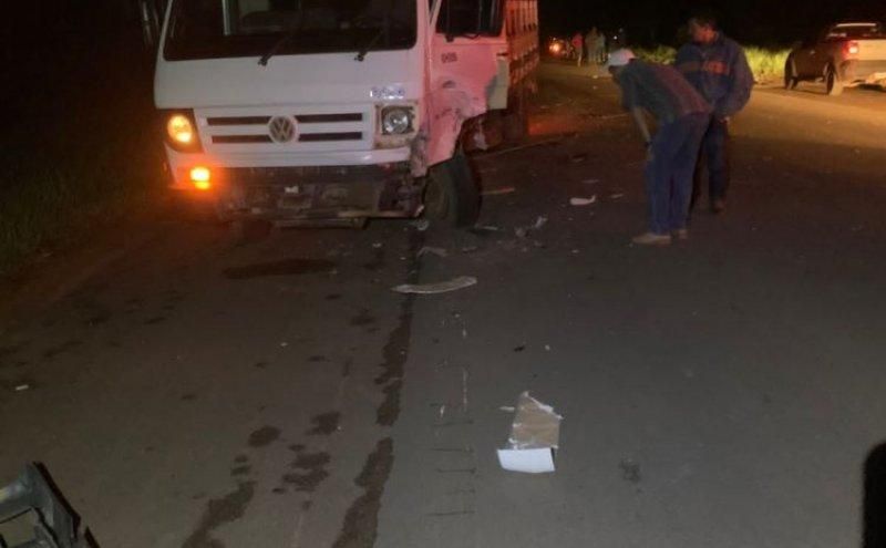Colisão frontal entre carro e caminhão resultou em uma morte na BR-429 em São Francisco do Guaporé Colisão frontal entre carro e caminhão resultou em uma morte na BR-429 em São Francisco do Guaporé