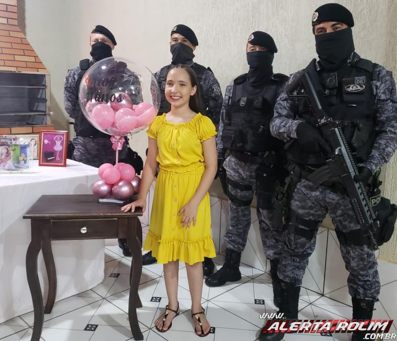 Criança realiza sonho em comemorar aniversário com a presença da Polícia Militar Criança realiza sonho em comemorar aniversário com a presença da Polícia Militar