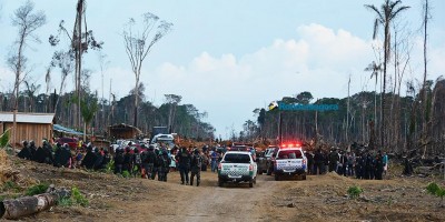 Desocupação de fazendas: tropas da Polícia avançam em áreas onde invasores dificultaram acessos Desocupação de fazendas: tropas da Polícia avançam em áreas onde invasores dificultaram acessos