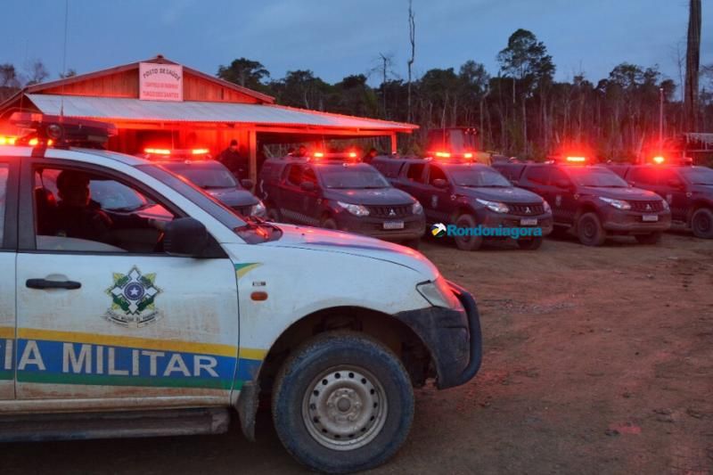 Desocupação de fazendas: tropas da Polícia avançam em áreas onde invasores dificultaram acessos Desocupação de fazendas: tropas da Polícia avançam em áreas onde invasores dificultaram acessos