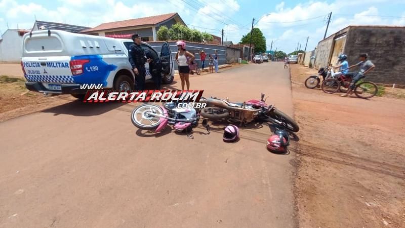 Mãe, filha e uma terceira pessoa foram socorridas pelos bombeiros, após acidente entre duas motos em Rolim de Moura Mãe, filha e uma terceira pessoa foram socorridas pelos bombeiros, após acidente entre duas motos em Rolim de Moura