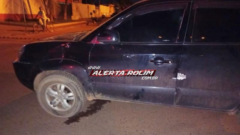 Motociclista fica ferido após colidir em carro, no cruzamento da Rua Barão de Melgaço com a Avenida Cuiabá em Rolim de Moura Motociclista fica ferido após colidir em carro, no cruzamento da Rua Barão de Melgaço com a Avenida Cuiabá em Rolim de Moura