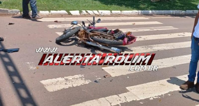 Motociclista parou em cima de carroceria de pick-up durante grave acidente no Centro de Rolim de Moura Motociclista parou em cima de carroceria de pick-up durante grave acidente no Centro de Rolim de Moura