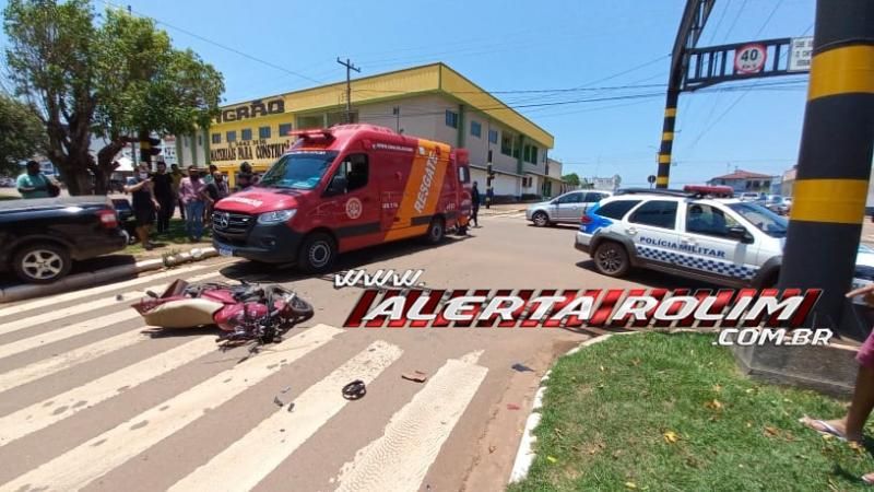 Motociclista parou em cima de carroceria de pick-up durante grave acidente no Centro de Rolim de Moura Motociclista parou em cima de carroceria de pick-up durante grave acidente no Centro de Rolim de Moura