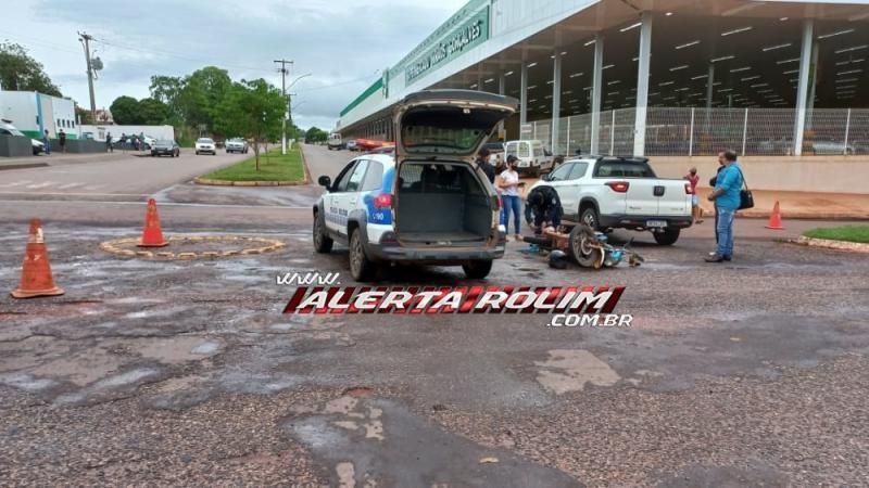 Para evitar colisão, mototaxista efetua frenagem e acaba caindo na Rua Rio Madeira em Rolim de Moura Para evitar colisão, mototaxista efetua frenagem e acaba caindo na Rua Rio Madeira em Rolim de Moura