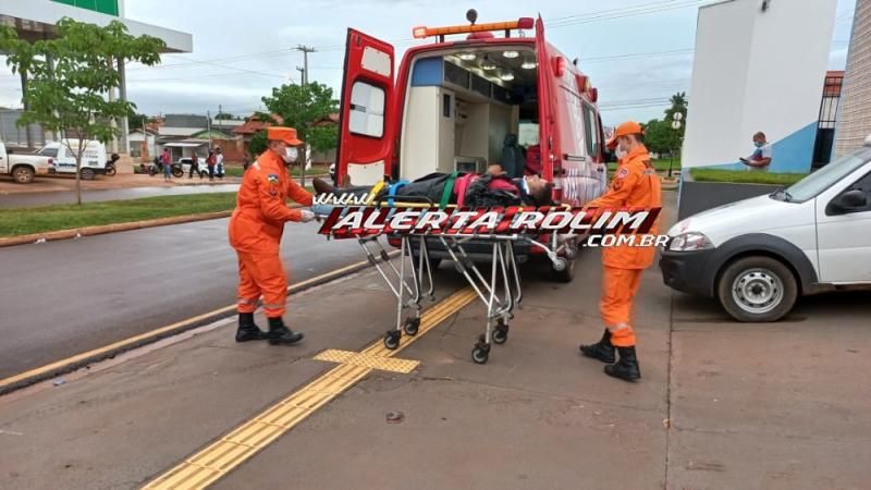Para evitar colisão, mototaxista efetua frenagem e acaba caindo na Rua Rio Madeira em Rolim de Moura Para evitar colisão, mototaxista efetua frenagem e acaba caindo na Rua Rio Madeira em Rolim de Moura