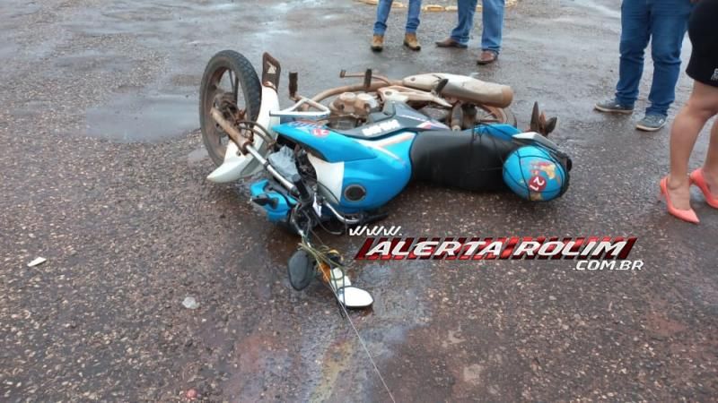 Para evitar colisão, mototaxista efetua frenagem e acaba caindo na Rua Rio Madeira em Rolim de Moura Para evitar colisão, mototaxista efetua frenagem e acaba caindo na Rua Rio Madeira em Rolim de Moura