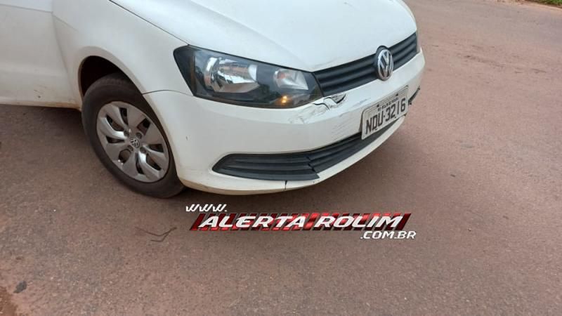 Mulher fratura clavícula após colisão entre carro e moto nesta manhã de terça-feira em Rolim de Moura Mulher fratura clavícula após colisão entre carro e moto nesta manhã de terça-feira em Rolim de Moura