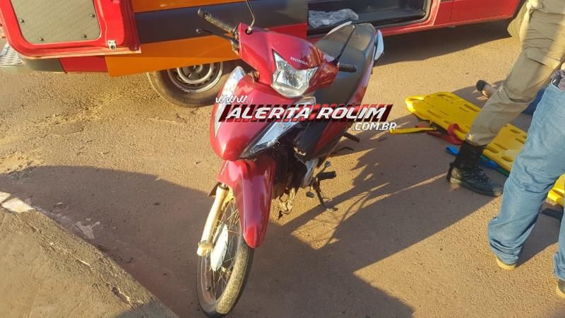 Mulher foi socorrida pelos bombeiros após acidente entre carro e moto, no bairro Planalto em Rolim de Moura Mulher foi socorrida pelos bombeiros após acidente entre carro e moto, no bairro Planalto em Rolim de Moura