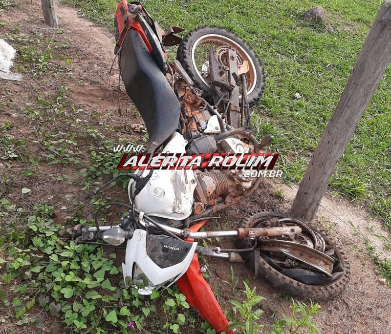 Motociclista perde a vida, após grave acidente na RO-383 entre Santa Luzia e Rolim de Moura; o outro condutor envolvido no acidente fugiu do local sem prestar socorro Motociclista perde a vida, após grave acidente na RO-383 entre Santa Luzia e Rolim de Moura; o outro condutor envolvido no acidente fugiu do local sem prestar socorro