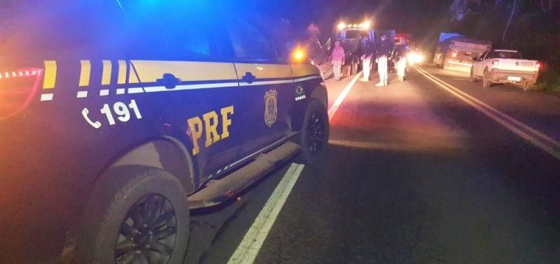 Acidente entre caminhão guincho e veículo de passeio na BR 364 deixa duas pessoas feridas em RO Acidente entre caminhão guincho e veículo de passeio na BR 364 deixa duas pessoas feridas em RO