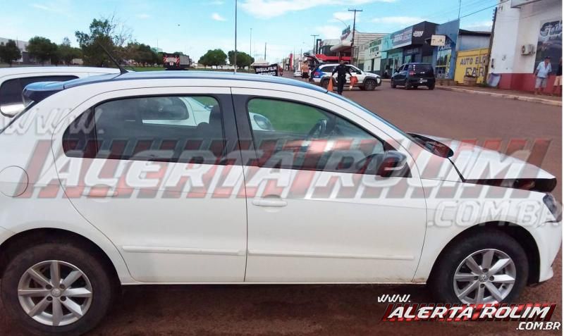 Caminhonete ocupada com 04 pessoas capota, após colisão com outro carro em Rolim de Moura Caminhonete ocupada com 04 pessoas capota, após colisão com outro carro em Rolim de Moura