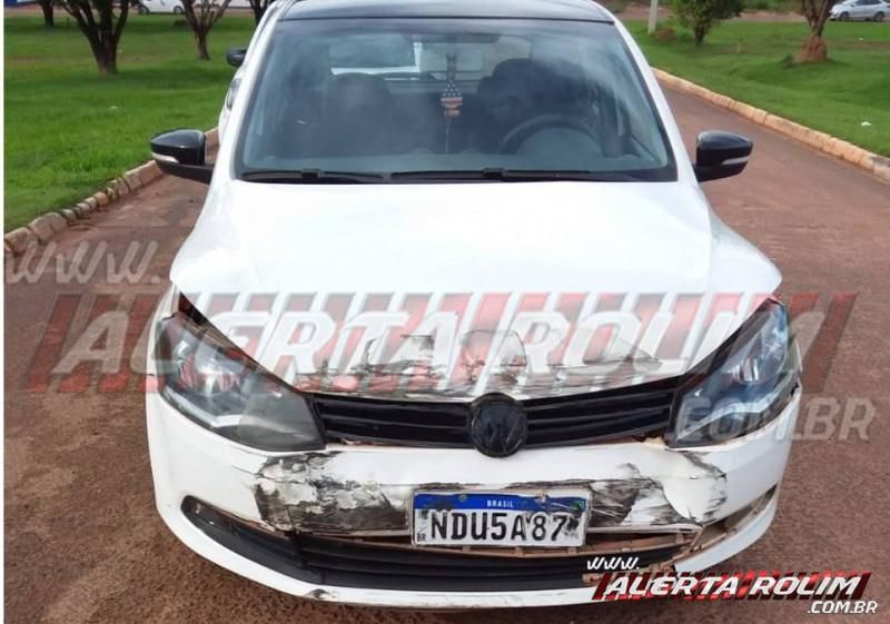 Caminhonete ocupada com 04 pessoas capota, após colisão com outro carro em Rolim de Moura Caminhonete ocupada com 04 pessoas capota, após colisão com outro carro em Rolim de Moura