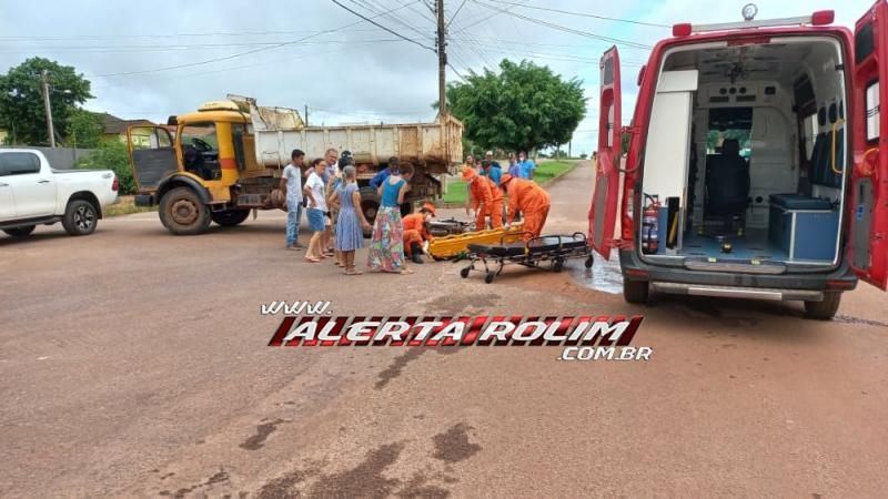 Colisão entre caminhão caçamba e moto resultou em um ferido nesta manhã de terça-feira em Rolim de Moura - Vídeo Colisão entre caminhão caçamba e moto resultou em um ferido nesta manhã de terça-feira em Rolim de Moura - Vídeo