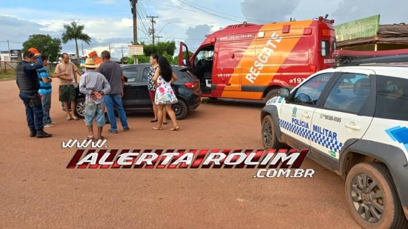 Colisão entre dois carros na tarde de domingo resultou em danos materiais em Rolim de Moura - Vídeo Colisão entre dois carros na tarde de domingo resultou em danos materiais em Rolim de Moura - Vídeo