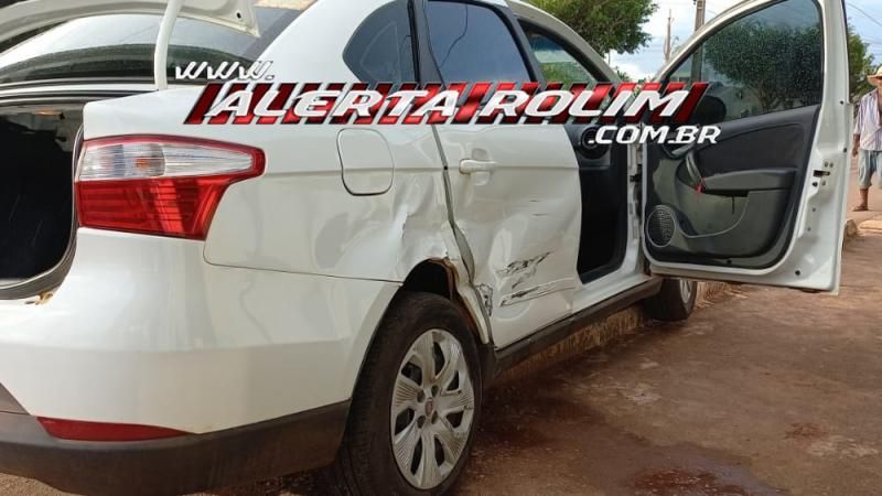 Colisão entre dois carros na tarde de domingo resultou em danos materiais em Rolim de Moura - Vídeo Colisão entre dois carros na tarde de domingo resultou em danos materiais em Rolim de Moura - Vídeo