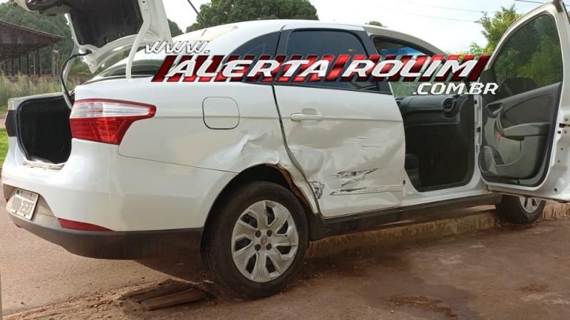 Colisão entre dois carros na tarde de domingo resultou em danos materiais em Rolim de Moura - Vídeo Colisão entre dois carros na tarde de domingo resultou em danos materiais em Rolim de Moura - Vídeo