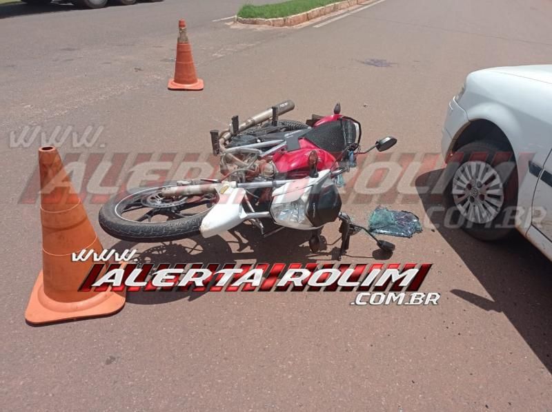 Colisão entre moto e carro nesta quinta-feira resultou em um ferido em Rolim de Moura - Vídeo Colisão entre moto e carro nesta quinta-feira resultou em um ferido em Rolim de Moura - Vídeo