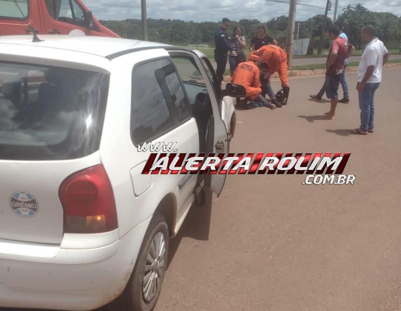 Colisão entre moto e carro nesta quinta-feira resultou em um ferido em Rolim de Moura - Vídeo Colisão entre moto e carro nesta quinta-feira resultou em um ferido em Rolim de Moura - Vídeo
