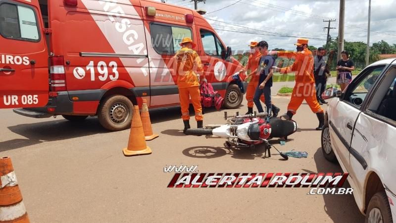 Colisão entre moto e carro nesta quinta-feira resultou em um ferido em Rolim de Moura - Vídeo Colisão entre moto e carro nesta quinta-feira resultou em um ferido em Rolim de Moura - Vídeo