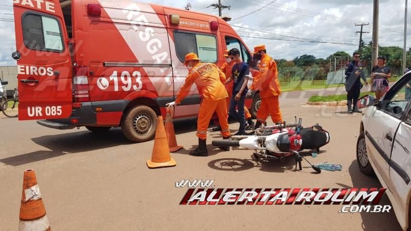 Colisão entre moto e carro nesta quinta-feira resultou em um ferido em Rolim de Moura - Vídeo Colisão entre moto e carro nesta quinta-feira resultou em um ferido em Rolim de Moura - Vídeo