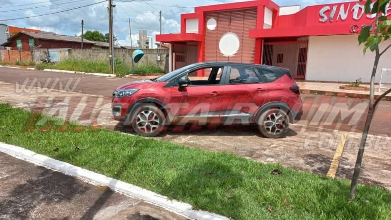 Condutora de carro avança via e colide em outro veículo no Centro de Rolim de Moura Condutora de carro avança via e colide em outro veículo no Centro de Rolim de Moura