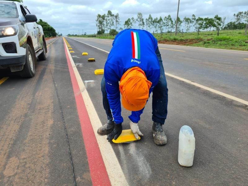 DER executa serviços de sinalização horizontal da ciclovia na RO-479, em Rolim de Moura DER executa serviços de sinalização horizontal da ciclovia na RO-479, em Rolim de Moura