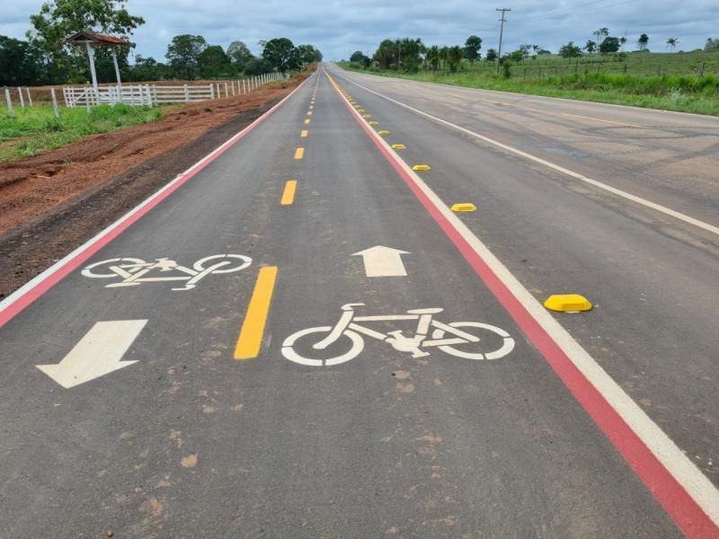 DER executa serviços de sinalização horizontal da ciclovia na RO-479, em Rolim de Moura DER executa serviços de sinalização horizontal da ciclovia na RO-479, em Rolim de Moura