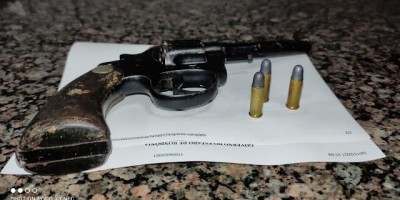Durante fuga da PM, dupla cai de moto e deixa pra trás arma de fogo e veículo roubado em Cacoal Durante fuga da PM, dupla cai de moto e deixa pra trás arma de fogo e veículo roubado em Cacoal