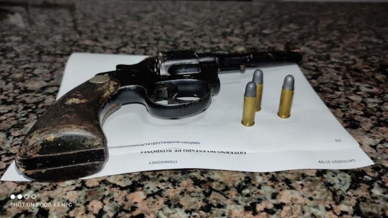 Durante fuga da PM, dupla cai de moto e deixa pra trás arma de fogo e veículo roubado em Cacoal Durante fuga da PM, dupla cai de moto e deixa pra trás arma de fogo e veículo roubado em Cacoal