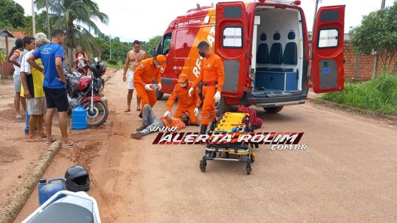 Entregador fica ferido após sofrer queda de moto na Rua Afonso Pena em Rolim de Moura - Vídeo