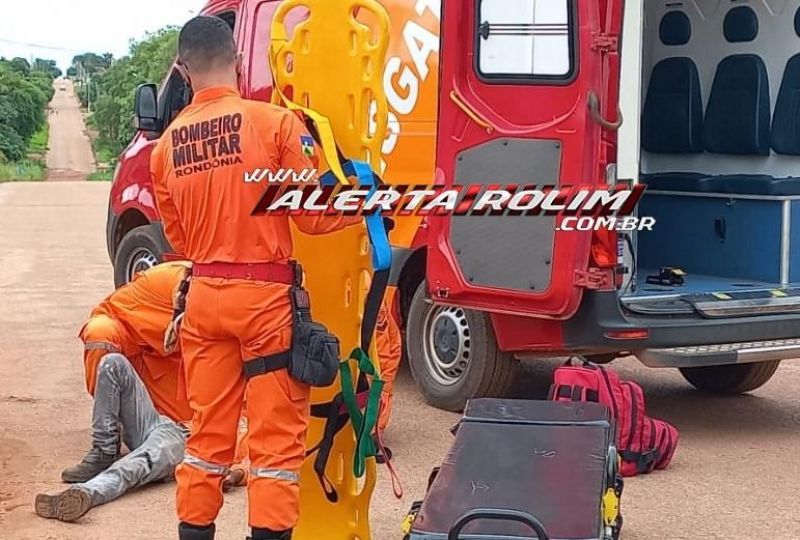 Entregador fica ferido após sofrer queda de moto na Rua Afonso Pena em Rolim de Moura - Vídeo