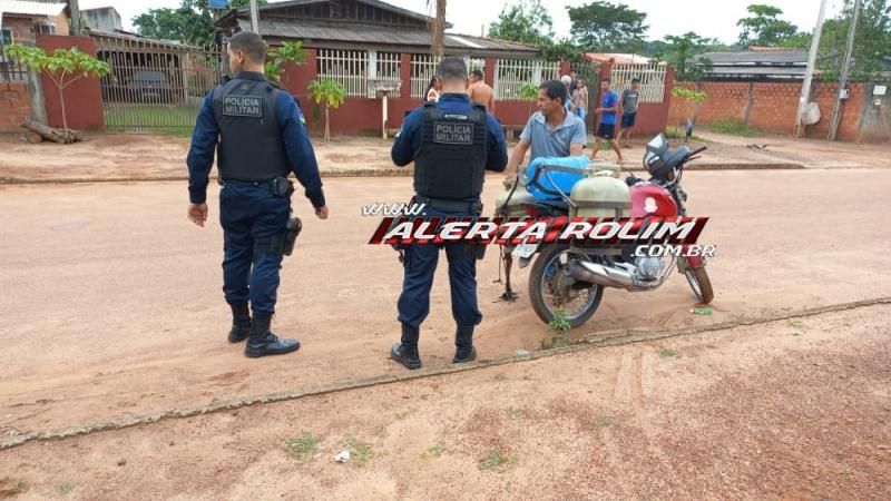Entregador fica ferido após sofrer queda de moto na Rua Afonso Pena em Rolim de Moura - Vídeo Entregador fica ferido após sofrer queda de moto na Rua Afonso Pena em Rolim de Moura - Vídeo