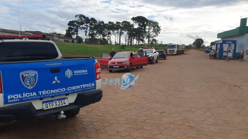 Homem em Saveiro é perseguido e alvejado a tiros em RO Homem em Saveiro é perseguido e alvejado a tiros em RO
