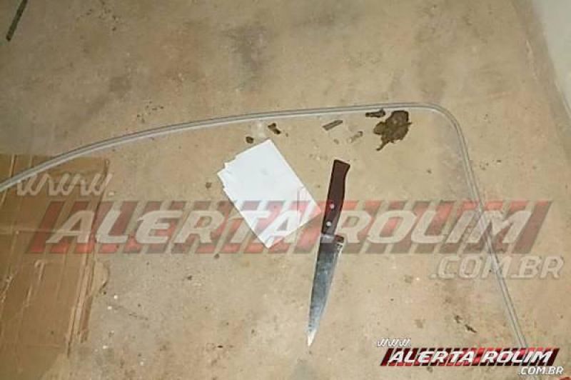 Ladrão foi preso pela Polícia Militar durante tentativa de roubo a um casal de surdo-mudo e agredir vítima em Rolim de Moura Ladrão foi preso pela Polícia Militar durante tentativa de roubo a um casal de surdo-mudo e agredir vítima em Rolim de Moura