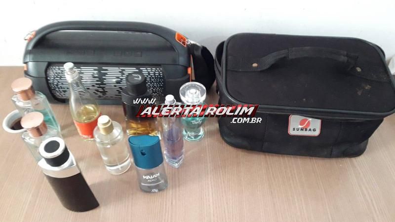 Motocicleta e produtos furtados foram recuperados pela Polícia Militar em Rolim de Moura; dois suspeitos foram presos Motocicleta e produtos furtados foram recuperados pela Polícia Militar em Rolim de Moura; dois suspeitos foram presos