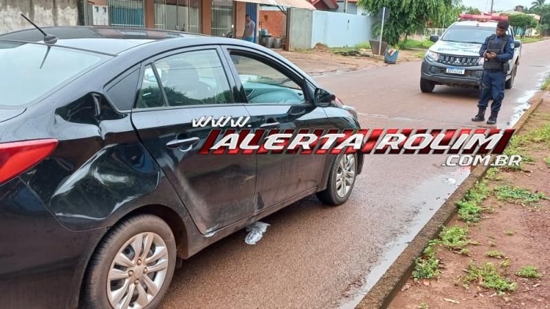 Motociclista é socorrido com suspeita de fratura apos colidir em carro que trafegava pela contramão no bairro Cidade Alta em Rolim de Moura Motociclista é socorrido com suspeita de fratura apos colidir em carro que trafegava pela contramão no bairro Cidade Alta em Rolim de Moura