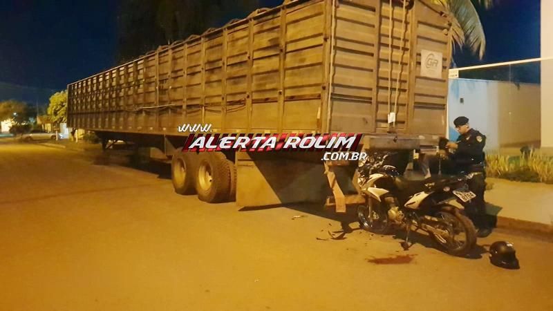 Motociclista foi socorrido pelos bombeiros com suspeita de traumatismo craniano, após colidir na traseira de uma carroceria de caminhão que estava estacionada em Rolim de Moura Motociclista foi socorrido pelos bombeiros com suspeita de traumatismo craniano, após colidir na traseira de uma carroceria de caminhão que estava estacionada em Rolim de Moura
