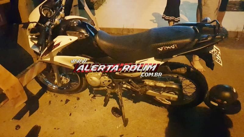Motociclista foi socorrido pelos bombeiros com suspeita de traumatismo craniano, após colidir na traseira de uma carroceria de caminhão que estava estacionada em Rolim de Moura Motociclista foi socorrido pelos bombeiros com suspeita de traumatismo craniano, após colidir na traseira de uma carroceria de caminhão que estava estacionada em Rolim de Moura