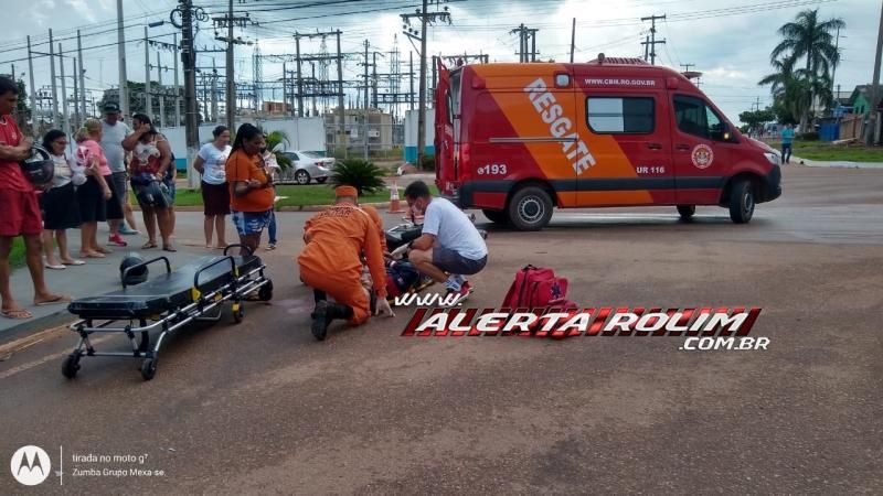 Motociclista sofre ferimento grave na cabeça após colidir contra carro nesta tarde de domingo em Rolim de Moura - Vídeo Motociclista sofre ferimento grave na cabeça após colidir contra carro nesta tarde de domingo em Rolim de Moura - Vídeo