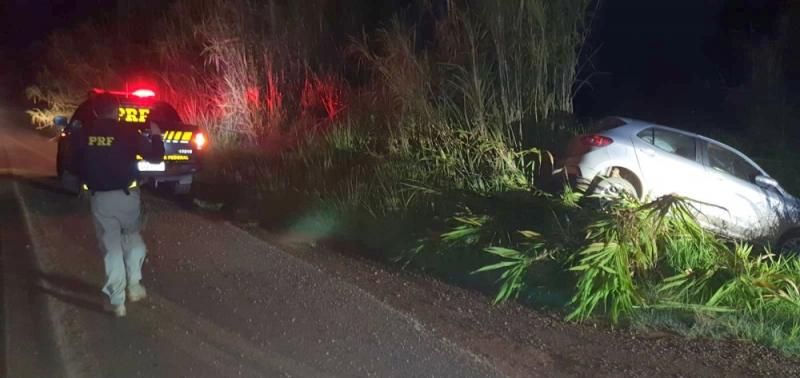 Motorista capota veículo ao colidir com capivara na BR 364 em RO Motorista capota veículo ao colidir com capivara na BR 364 em RO