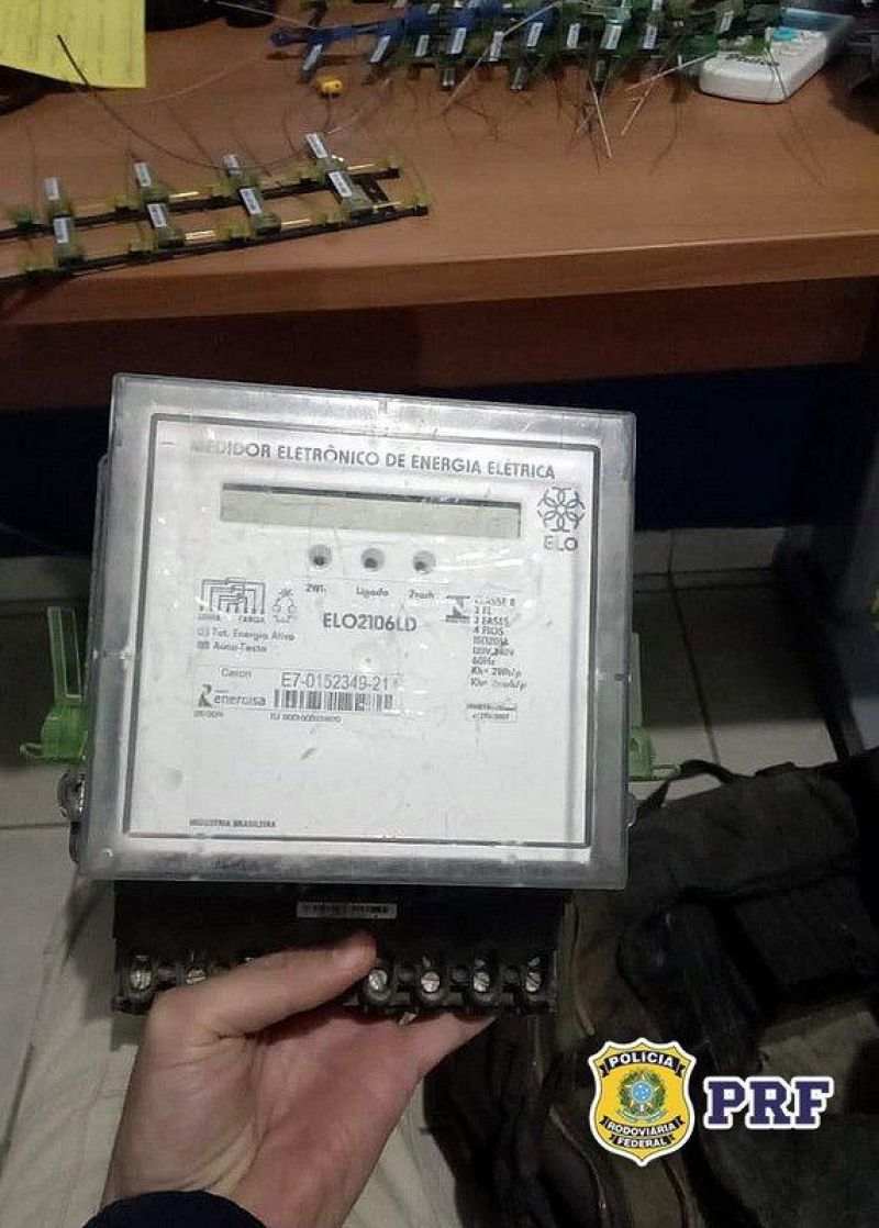 PRF flagra homem com mais de 70 lacres desviados da Energisa e dezenas de medidores em RO PRF flagra homem com mais de 70 lacres desviados da Energisa e dezenas de medidores em RO