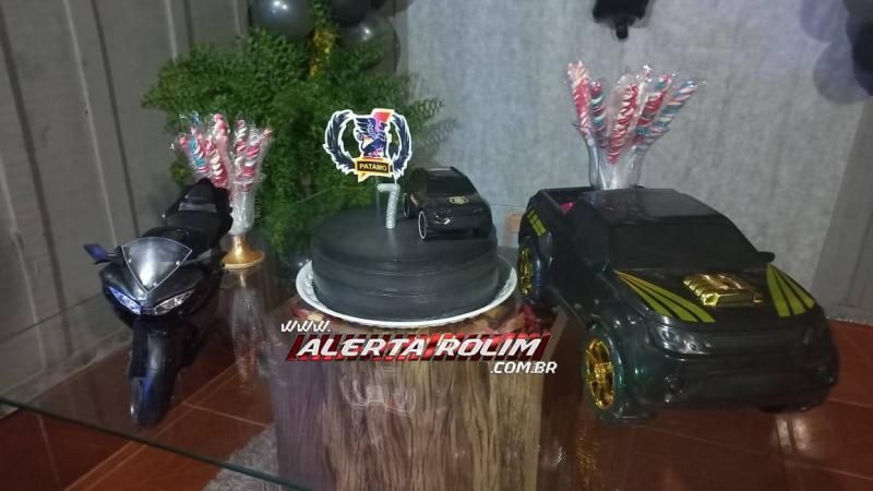 Após pedido ao “Papai Noel”, Polícia Militar em Rolim de Moura realiza surpresa a criança que sonha em ser policial; assista ao vídeo Após pedido ao “Papai Noel”, Polícia Militar em Rolim de Moura realiza surpresa a criança que sonha em ser policial; assista ao vídeo