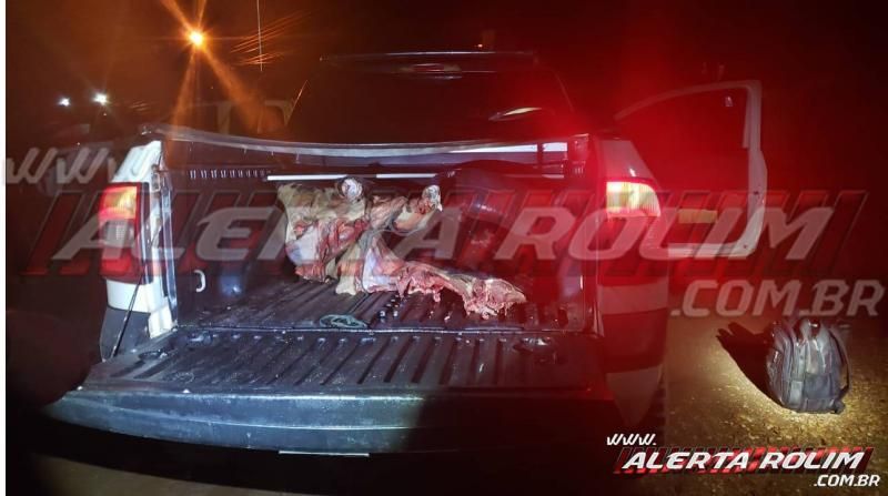 Arma de fogo, munições, bovino furtado e abatido foram apreendidos em Novo Horizonte pela equipe do PATAMO da PM; um homem foi preso Arma de fogo, munições, bovino furtado e abatido foram apreendidos em Novo Horizonte pela equipe do PATAMO da PM; um homem foi preso