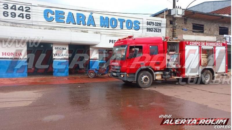 URGENTE - Bombeiros atuam em incêndio em loja de moto peças em Rolim de Moura; assista ao vídeo 