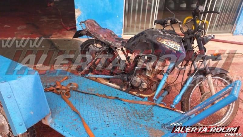 URGENTE - Bombeiros atuam em incêndio em loja de moto peças em Rolim de Moura; assista ao vídeo URGENTE - Bombeiros atuam em incêndio em loja de moto peças em Rolim de Moura; assista ao vídeo