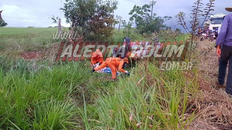Carro capota em grave acidente de trânsito na RO-383 nesta tarde de terça-feira em Rolim de Moura Carro capota em grave acidente de trânsito na RO-383 nesta tarde de terça-feira em Rolim de Moura